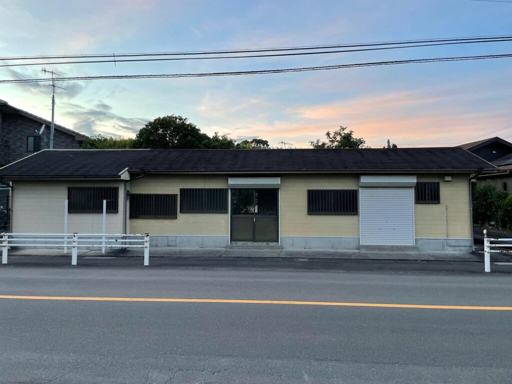 こんにちは！OCEAN整骨院です！先日無事、正式に店舗契約いたしました住所は、鹿児島県薩摩川内市五代町1857-3になります！目の前に五代公園という公園があり、目印になっております写真はまだ、看板も塗装もなにもされてない状態です！これから出来上がっていく、OCEAN整骨院をよろしくおねがいします。