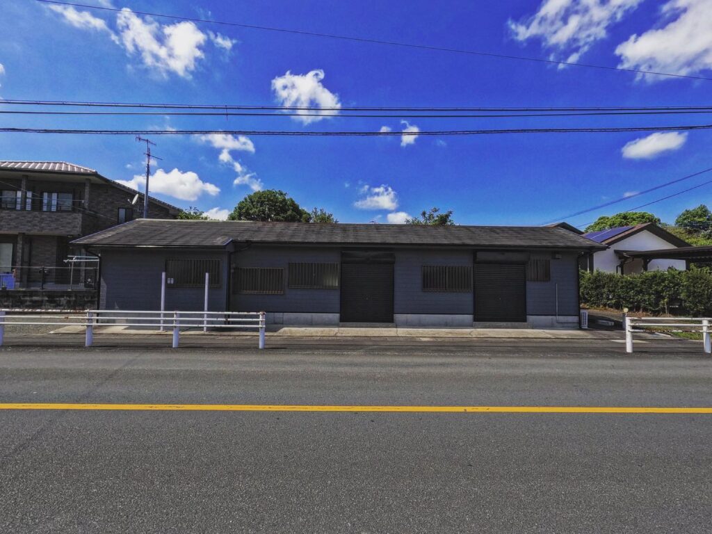 こんにちは🌞OCEAN整骨院です！先日外壁塗装が終わりましたシックな明るいグレーにしました！来週あたりに内装工事が入り、8月にはホームページの撮影をする予定です随時UPしていきます𓂃𓂂𓋪𓂃𓂂𓂃𓋪𓃉𓂃ํ𓂃𓂂𓂃𓋪𓂃ํ𓂃𓂂𓂃𓂂𓋪𓂃𓃉ํ𓂃𓋪𓂂𓂃ํ𓂂𓂃𓃉𓋪❏ OCEAN整骨院︎ 鹿児島県薩摩川内市五代町1857-3︎ 営業時間: 月〜金 9時〜21時　　　　　　　　土 9時〜18時　　　　　　　　日 9時〜13時︎8月27日(土) OPEN ︎デスクワーク・スポーツ外傷専門